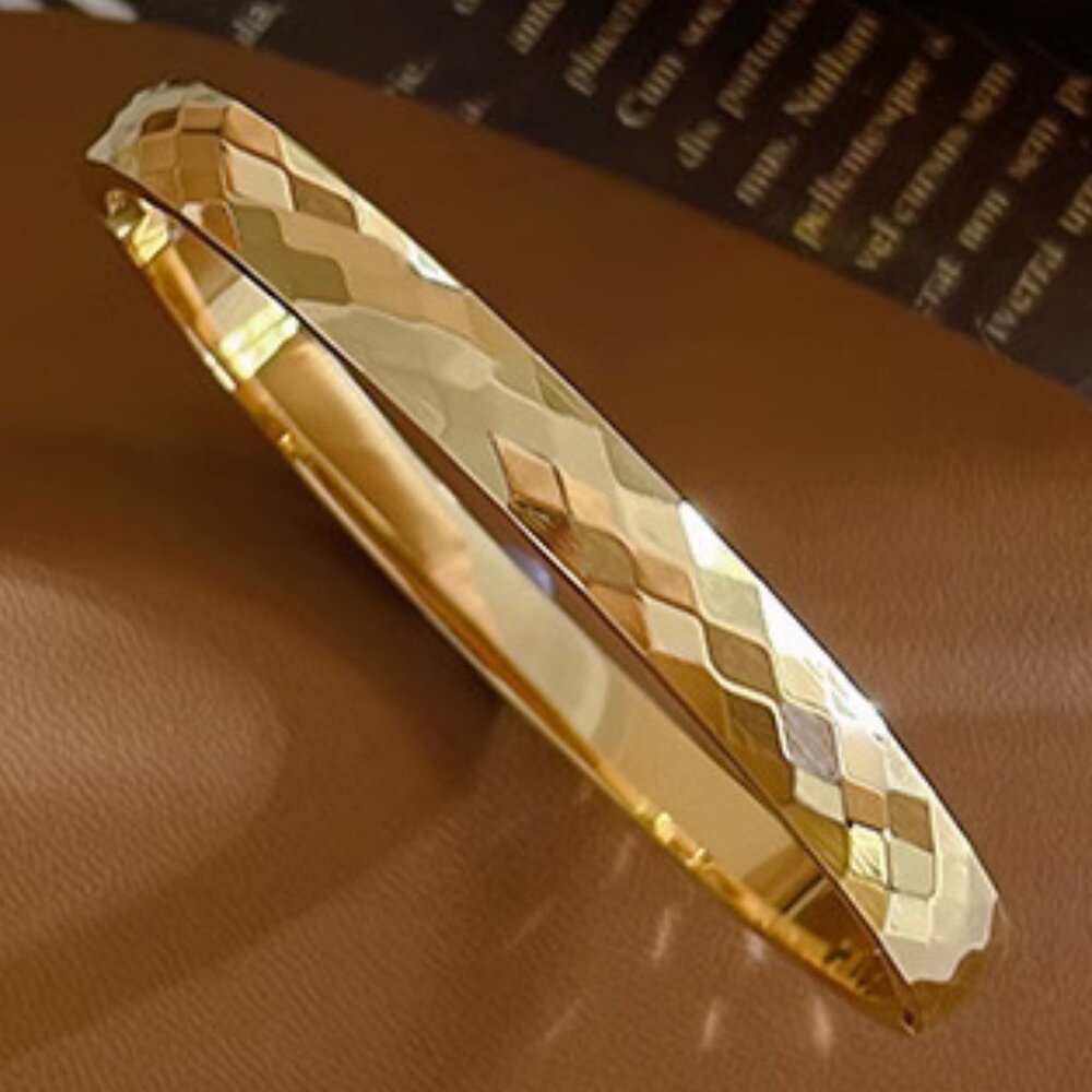 18K GP Diamond Plated Bangle